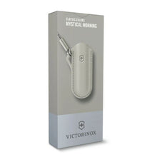 Load image into Gallery viewer, Funda en cuero Victorinox Mistycal morning para Classic SD, 4.0670.31
