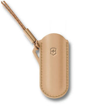 Cargar imagen en el visor de la galería, FUNDA EN CUERO VICTORINOX WET SAND PARA CLASSIC SD 4.0670.49
