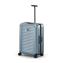 Load image into Gallery viewer, MALETA VICTORINOX AIROX MEDIUM HARDSIDE CASE, AZUL CLARO 610925
