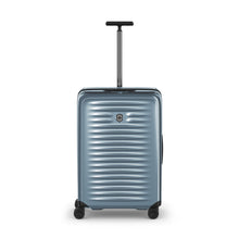Load image into Gallery viewer, MALETA VICTORINOX AIROX MEDIUM HARDSIDE CASE, AZUL CLARO 610925
