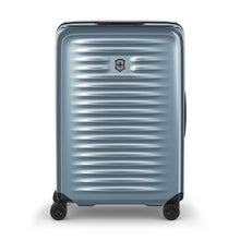 Load image into Gallery viewer, MALETA VICTORINOX AIROX MEDIUM HARDSIDE CASE, AZUL CLARO 610925
