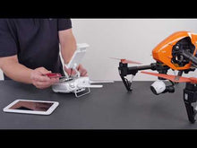 Cargar y reproducir el video en el visor de la galería, Multiherramienta Victorinox Cyber Tool M, Rojo translucido 1.7725.T
