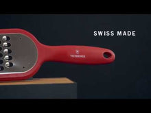 Cargar y reproducir el video en el visor de la galería, RALLADOR INOXIDABLE VICTORINOX, ROJO 7.6081.1
